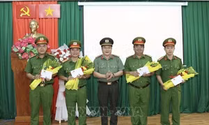 Khen thưởng các tập thể điều tra nhanh vụ giết người, cướp tài sản tại Chợ Mới, An Giang