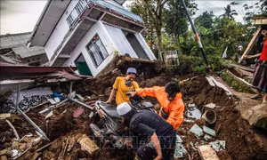 Động đất tại Indonesia: Ít nhất 25 người vẫn bị vùi dưới đống đổ nát