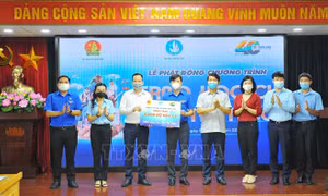 Trao hàng nghìn học cụ, học bổng tiếp bước học sinh, sinh viên đến trường