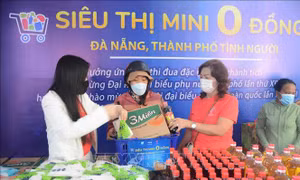 Phụ nữ Đà Nẵng hỗ trợ người dân gặp khó khăn do ảnh hưởng dịch COVID-19