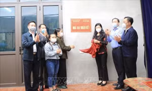 Bàn giao 15 nhà Đại đoàn kết và trao sinh kế cho hộ nghèo ở Mỹ Đức (Hà Nội)