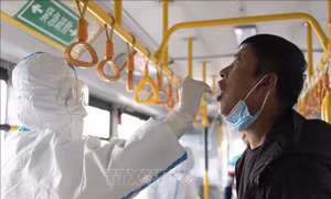 Trung Quốc phong tỏa thành phố thứ 3