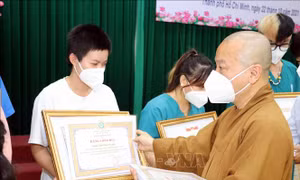 Tri ân các tình nguyện viên tôn giáo hỗ trợ tuyến đầu chống dịch