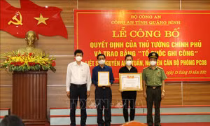 Trao bằng 'Tổ quốc ghi công' cho gia đình Liệt sỹ Nguyễn Anh Tuấn