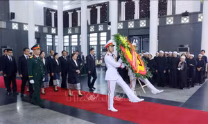 Đoàn đại biểu cấp cao Đảng Nhân dân Cách mạng Lào viếng nguyên Chủ tịch nước Trần Đức Lương