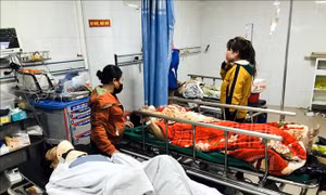 Tích cực chữa trị các nạn nhân trong vụ tai nạn lao động rơi thang cuốn