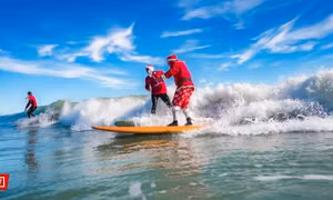 Nhiều ông già Noel lướt sóng gây quỹ từ thiện tại Mỹ