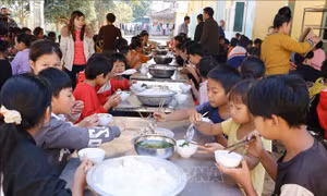 Bảo đảm điều kiện học tập cho học sinh vùng đồng bào dân tộc thiểu số và miền núi