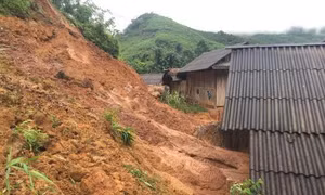 Mưa lớn kéo dài tại Yên Bái khiến 39 ngôi nhà bị đổ sập, hư hỏng 