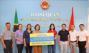 Những người con xa quê hương chung tay ủng hộ đồng bào lũ lụt
