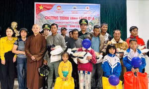 Kết nối yêu thương đến với đồng bào vùng biên Hướng Phùng