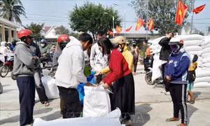 Đắk Lắk: Cấp phát 878,1 tấn gạo hỗ trợ người dân có hoàn cảnh khó khăn dịp Tết