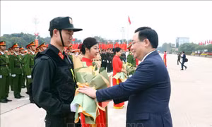 Chủ tịch Quốc hội Vương Đình Huệ dự Hội thao truyền thống lực lượng Cảnh vệ CAND