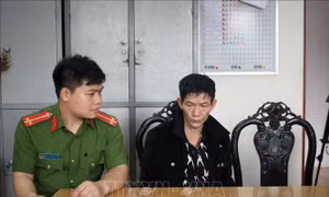 Bắt quả tang hai đối tượng mua bán, vận chuyển trái phép 6 bánh heroin
