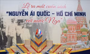 Triển lãm ảnh và ra mắt sách kỷ niệm 115 năm ngày Bác Hồ ra đi tìm đường cứu nước