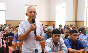 Cử tri vùng Đồng Tháp Mười đề nghị sớm nâng cấp Quốc lộ 62, xây dựng cầu đường kết nối liên vùng