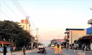 Va chạm giữa ô tô con và xe máy tại Uông Bí khiến 2 người tử vong