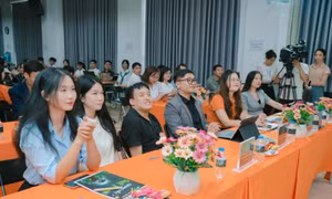 Giám đốc Marketing trẻ truyền cảm hứng bằng nghị lực vượt khó