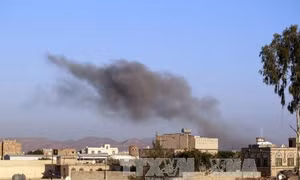 Sân bay và căn cứ quân sự ở Yemen hứng chịu nhiều đợt không kích 