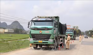 Ninh Bình tăng cường kiểm tra, xử lý xe quá khổ, quá tải