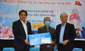 Chương trình 'Xuân Trường Sa' tặng kinh phí xây nhà và trao quà cho gia đình chính sách