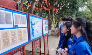 Triệu trái tim tưởng nhớ Bác, hướng về ngày thống nhất