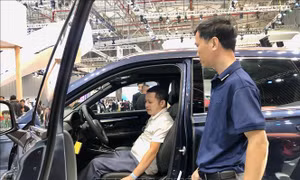 Doanh số bán ô tô tại Việt Nam giảm, có sự dịch chuyển sang xe thân thiện môi trường