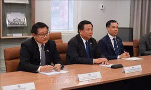 Thúc đẩy hợp tác Việt Nam - Australia về đào tạo cán bộ và tư vấn chính sách