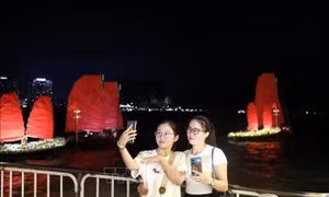 Quảng Ninh 'bùng nổ' ngày đầu kỳ nghỉ lễ