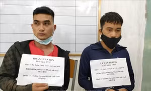Mật phục, bắt quả tang nhóm đối tượng tổ chức đưa người vượt biên trái phép