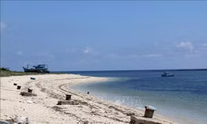 Cứu được một du khách bị sóng biển cuốn trôi tại huyện đảo Phú Quý 
