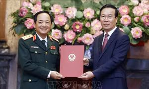Chủ tịch nước trao Quyết định thăng quân hàm Thượng tướng cho đồng chí Trịnh Văn Quyết