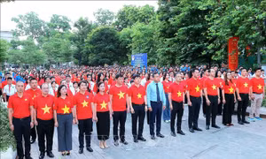 Tuổi trẻ cả nước đồng loạt tổ chức Lễ chào cờ 'Tôi yêu Tổ quốc tôi' 