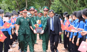 Đưa đồng đội về với đồng đội