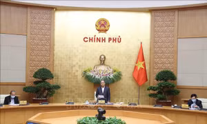 Nóng tuần qua: Công bố dịch COVID-9, giãn cách xã hội trên quy mô toàn quốc