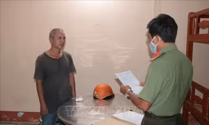 Bắt tạm giam hai đối tượng tàng trữ, mua bán trái phép vũ khí quân dụng