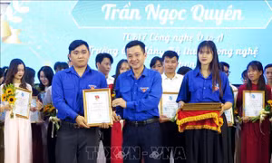 Tạo phong trào thi đua học tập, tu dưỡng, rèn luyện trong sinh viên
