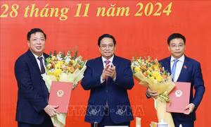 Thủ tướng trao quyết định bổ nhiệm Bộ trưởng Bộ Tài chính và Bộ trưởng Bộ Giao thông vận tải