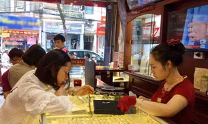 Giá vàng trong nước giảm trên 50.000 đồng/lượng