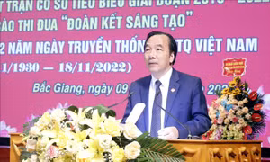Đồng chí Ngô Sách Thực dự Ngày hội Đại đoàn kết tại Yên Thế