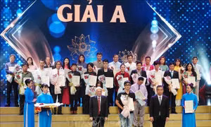 Trao giải thưởng sáng tác, quảng bá về học và làm theo tấm gương Bác Hồ