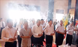 Dâng hương tưởng nhớ Anh hùng dân tộc Nguyễn Trung Trực