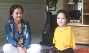 Nghị lực phi thường của nữ sinh bị khiếm khuyết 2 tay bẩm sinh Y Julie 