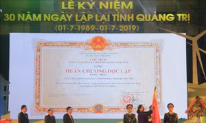 Phó Chủ tịch Quốc hội Tòng Thị Phóng dự Lễ kỷ niệm 30 năm lập lại tỉnh Quảng Trị