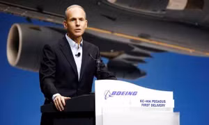 CEO Boeing lần đầu 'đối mặt' với các cổ đông sau 2 vụ tai nạn nghiêm trọng