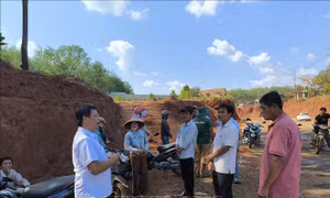 Đồng Nai xác minh làm rõ vụ 'Nhiều nhà dân 'treo cao' sau khi hạ cốt nền đường ĐT.753'