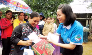 Đồng hành cùng phụ nữ biên cương khắc phục hậu quả lũ lụt