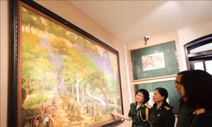 Triển lãm tranh 'Còn lại với Trường Sơn'