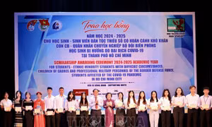 TP Hồ Chí Minh: Trao học bổng Vừ A Dính cho học sinh, sinh viên vượt khó