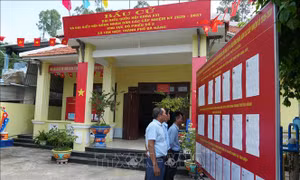 Cột mốc chủ quyền rực rỡ sắc cờ trước ngày hội lớn